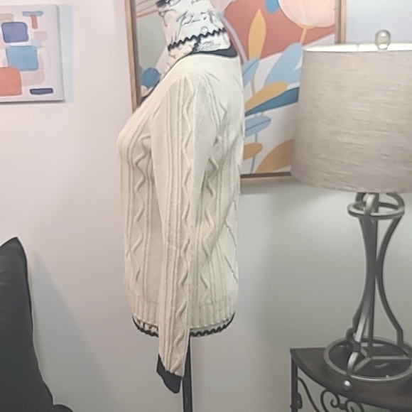 Brooklyn Industries 100% Lambswool cable knit sweater - Picture 5 of 10